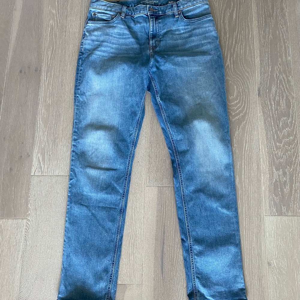 Men’s Banana Republic Jeans. Slim Fit. Traveler.